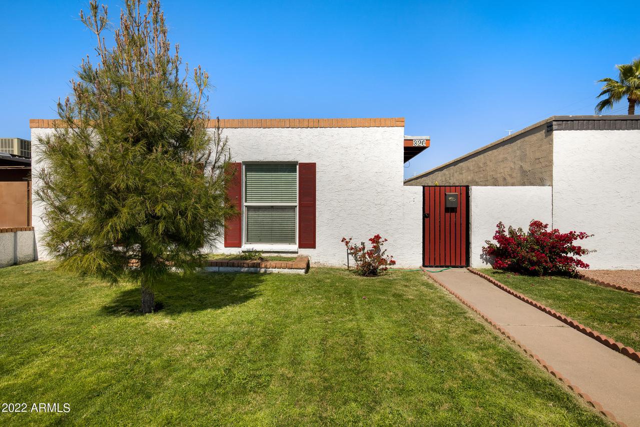 320 W Manhatton Dr., Tempe, AZ 85282