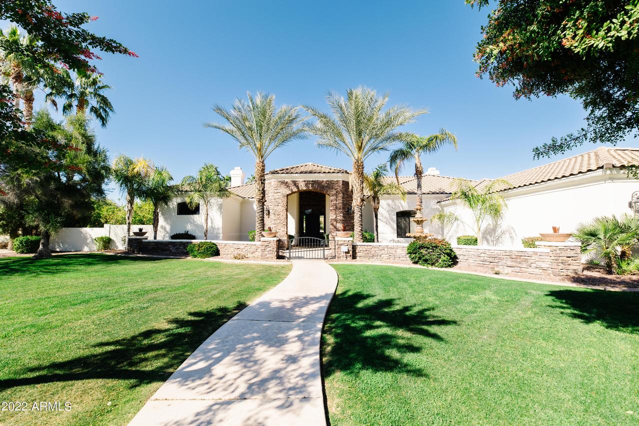 2696 E Taurus Pl., Chandler, AZ 85249