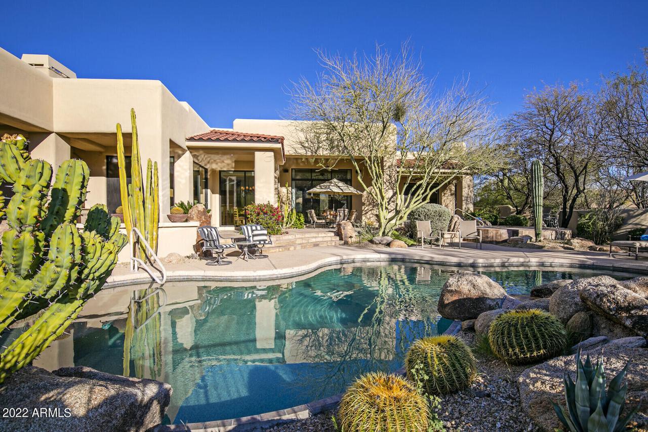 8300 E Dixileta Dr. #206, Scottsdale, AZ 85266