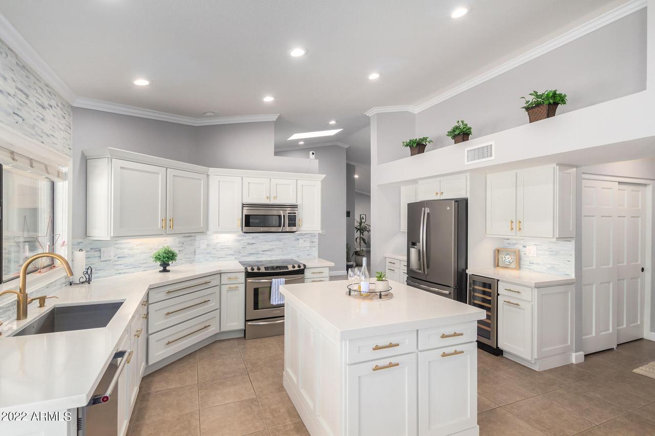 3517 E Rockledge Rd., Phoenix, AZ 85044