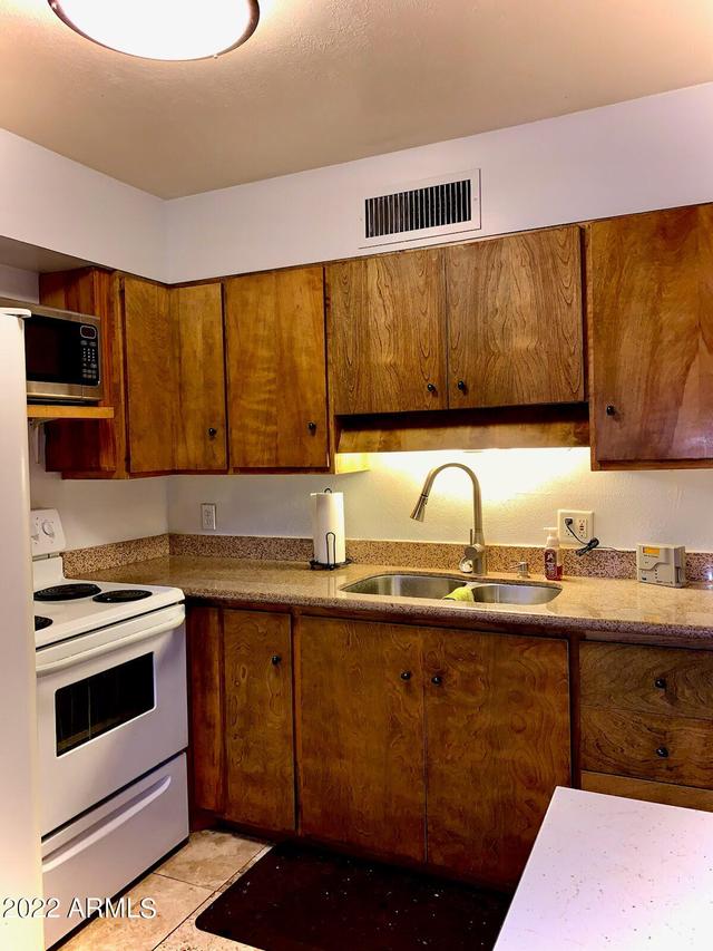 2555 W Rose Ln. #A105, Phoenix, AZ 85017