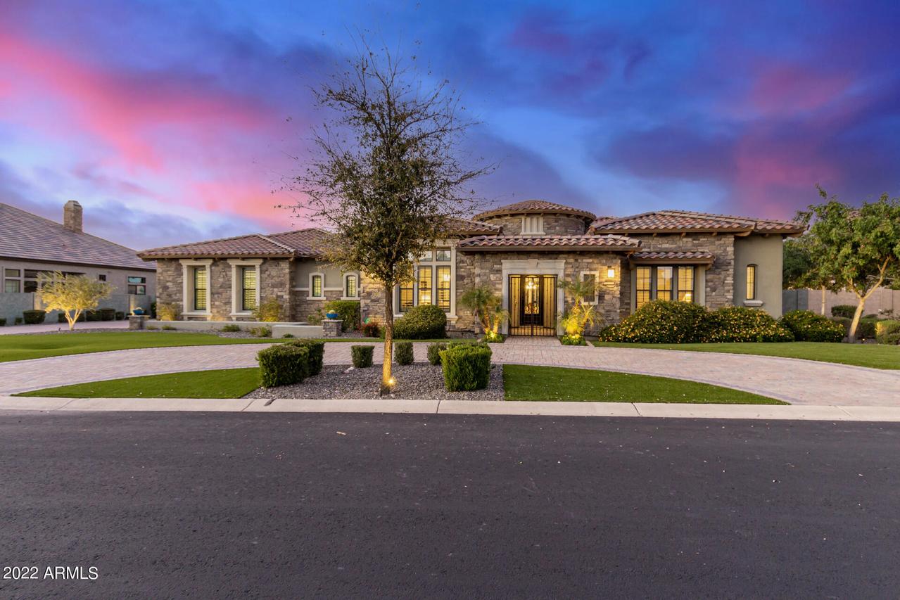 3246 E Knoll Cir., Mesa, AZ 85213