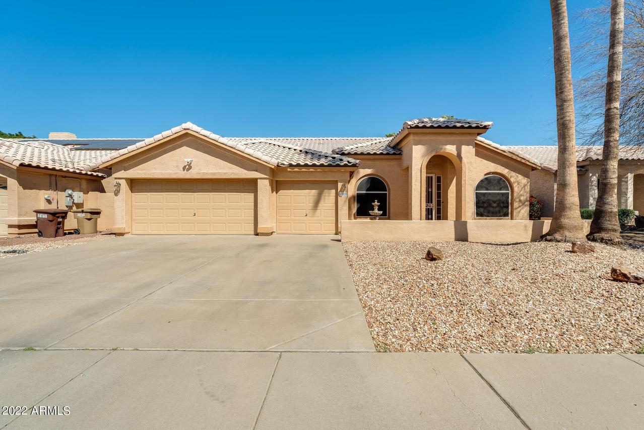 8826 W Tierra Buena Ln., Peoria, AZ 85382