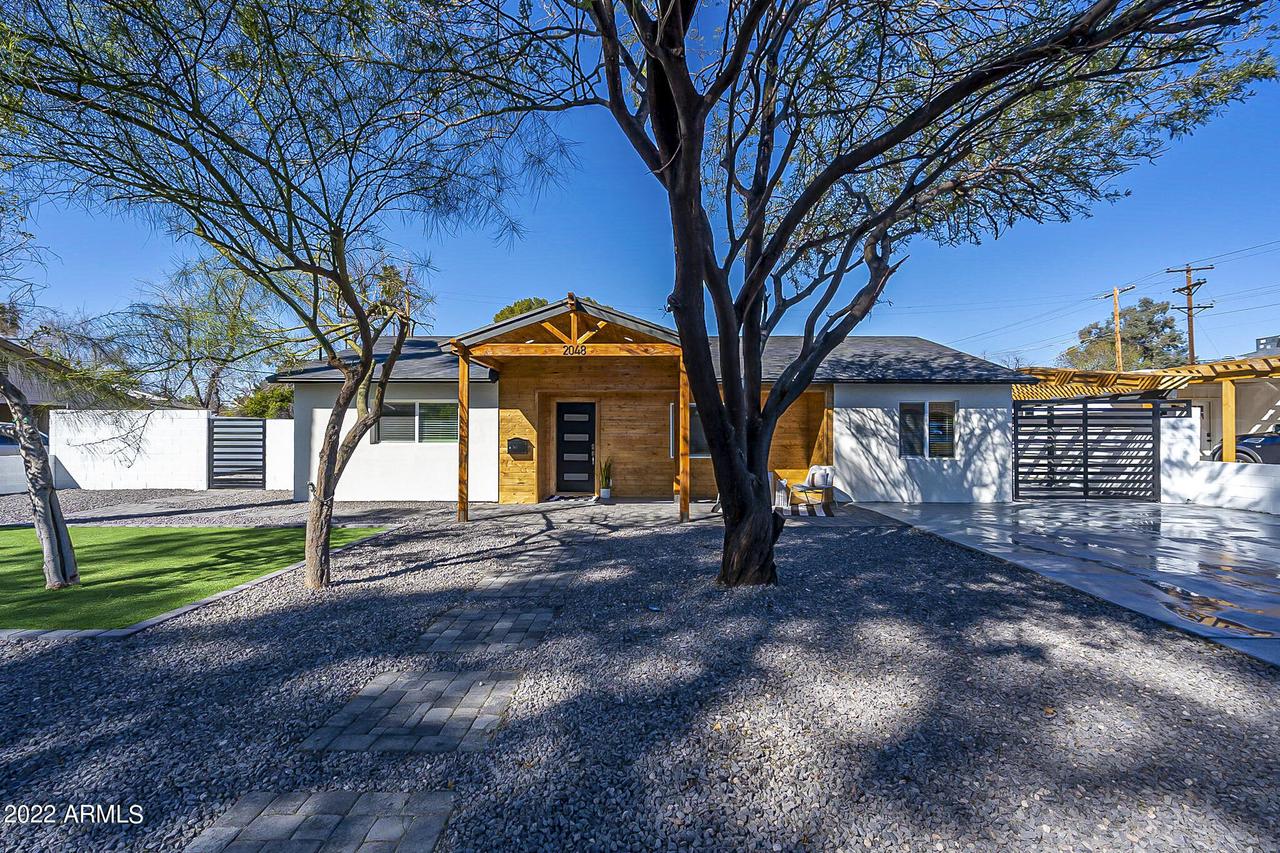 2048 N 39th St., Phoenix, AZ 85008