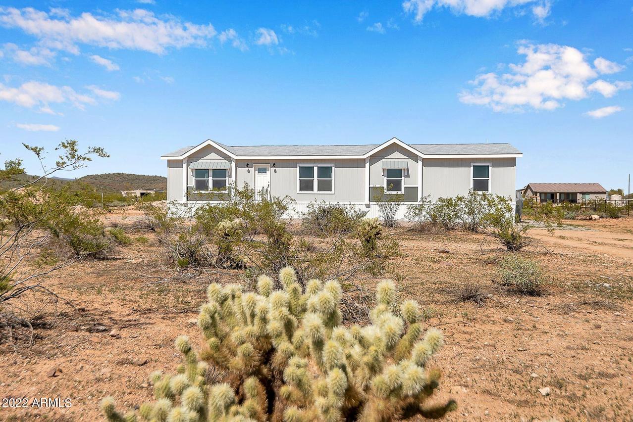 4152 W Devil Springs Rd., New River, AZ 85087