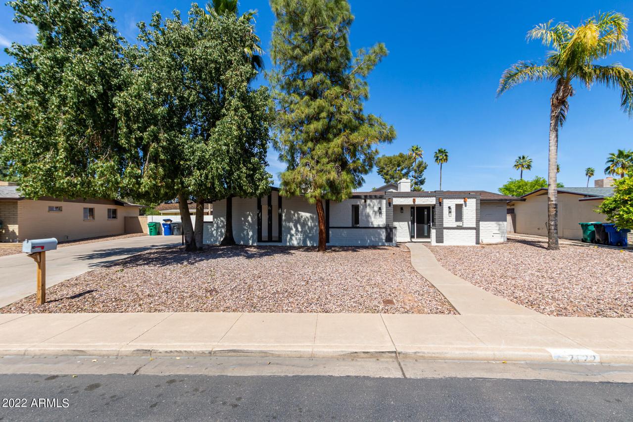 2122 E Encanto St., Mesa, AZ 85213