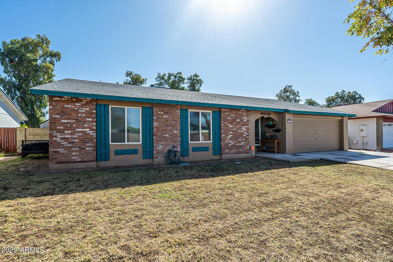 9425 N 63rd Dr., Glendale, AZ 85302