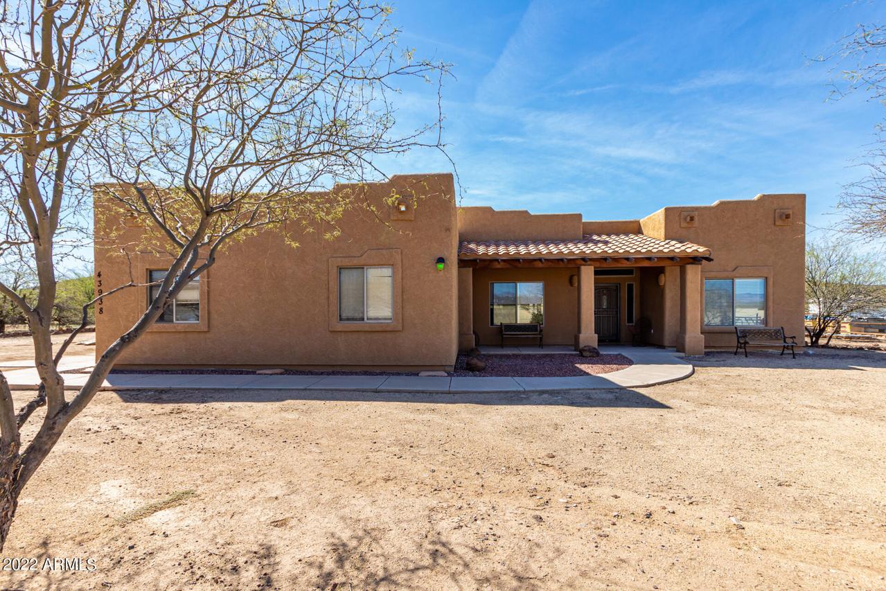 43938 N 18th St., New River, AZ 85087