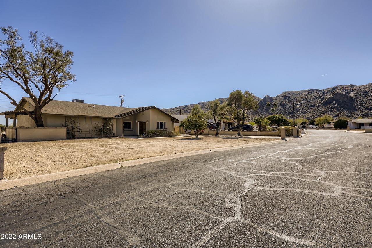 322 E Thunderbird Tr., Phoenix, AZ 85042