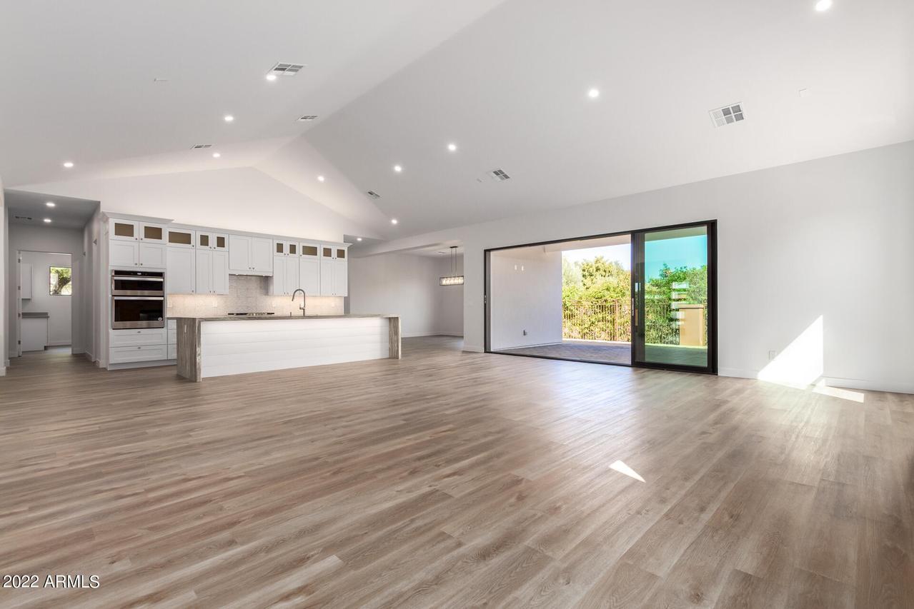 8211 N 17th Ave., Phoenix, AZ 85021