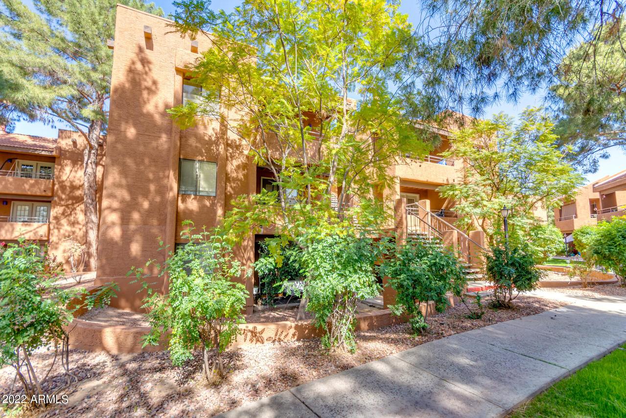 4704 E Paradise Village Pkwy. #212, Phoenix, AZ 85032