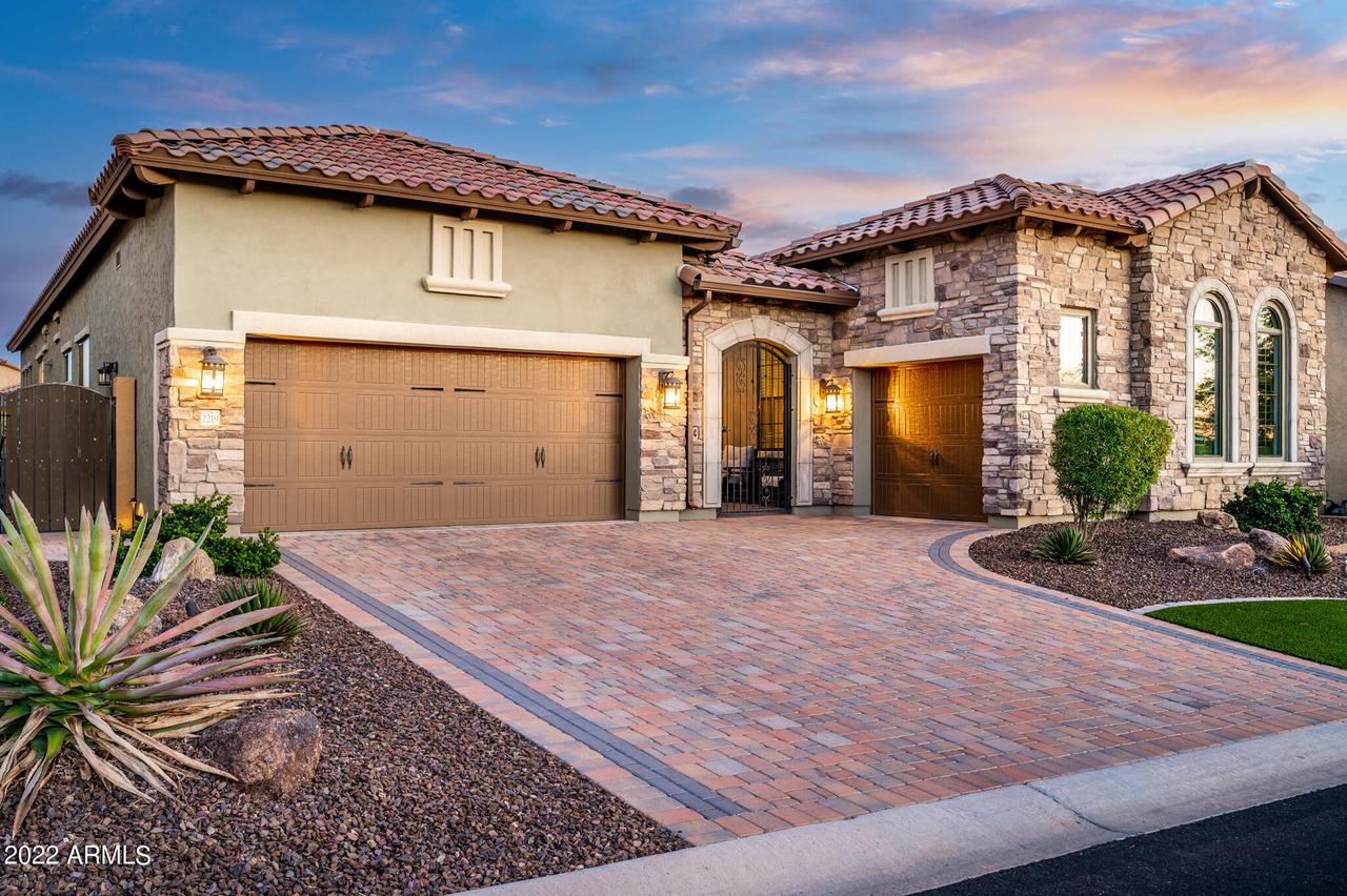 2219 N Estates Cir., Mesa, AZ 85207