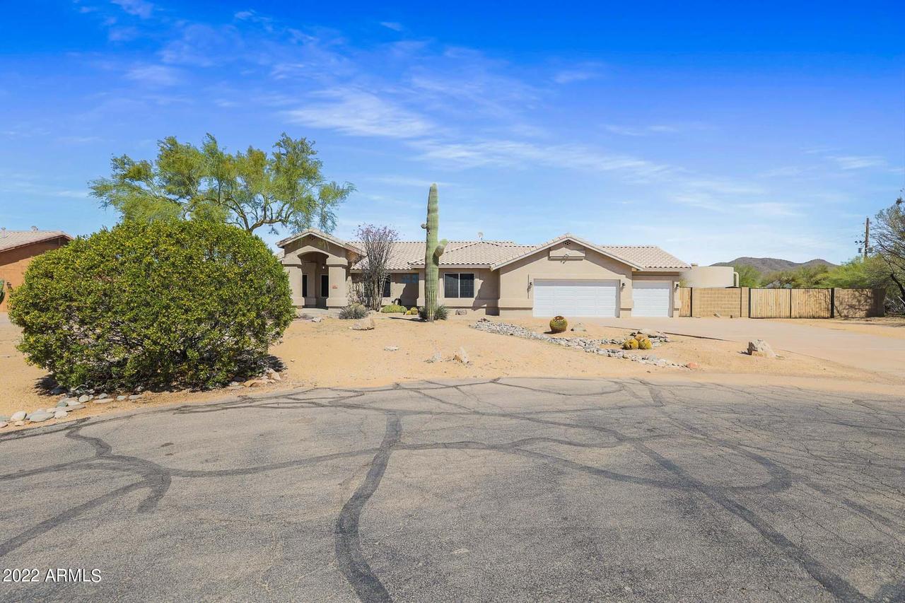 606 E Blue Eagle Ln., Phoenix, AZ 85086