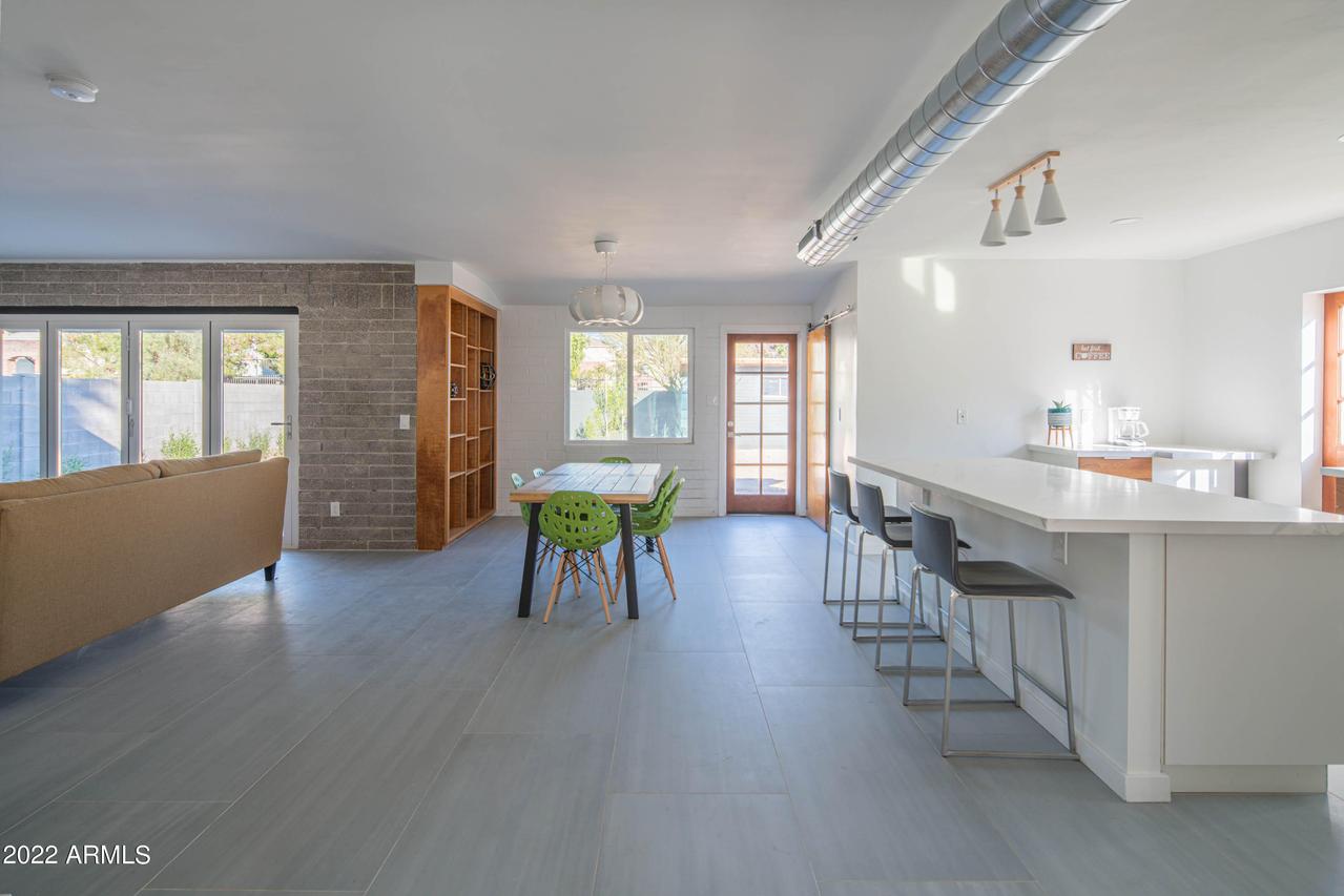 536 E Cheery Lynn Rd., Phoenix, AZ 85012