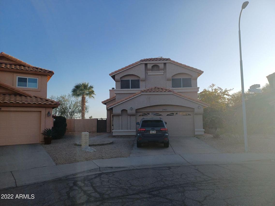 2901 E Woodland Dr., Phoenix, AZ 85048