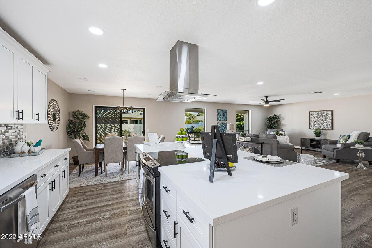 25847 S New Town Dr., Sun Lakes, AZ 85248