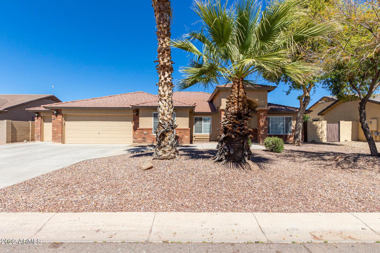 3686 E Meadow Land Dr., San Tan Valley, AZ 85140
