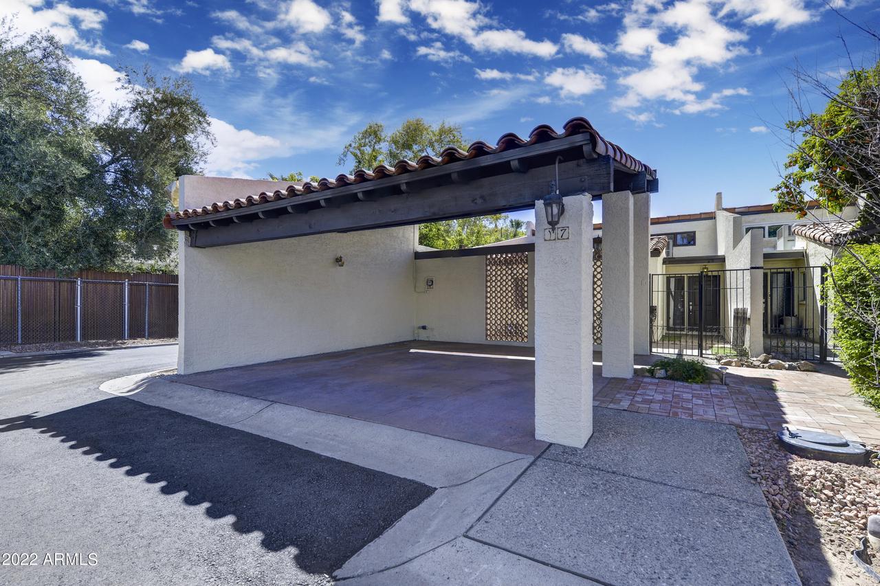 17 E Loma Ln., Phoenix, AZ 85020