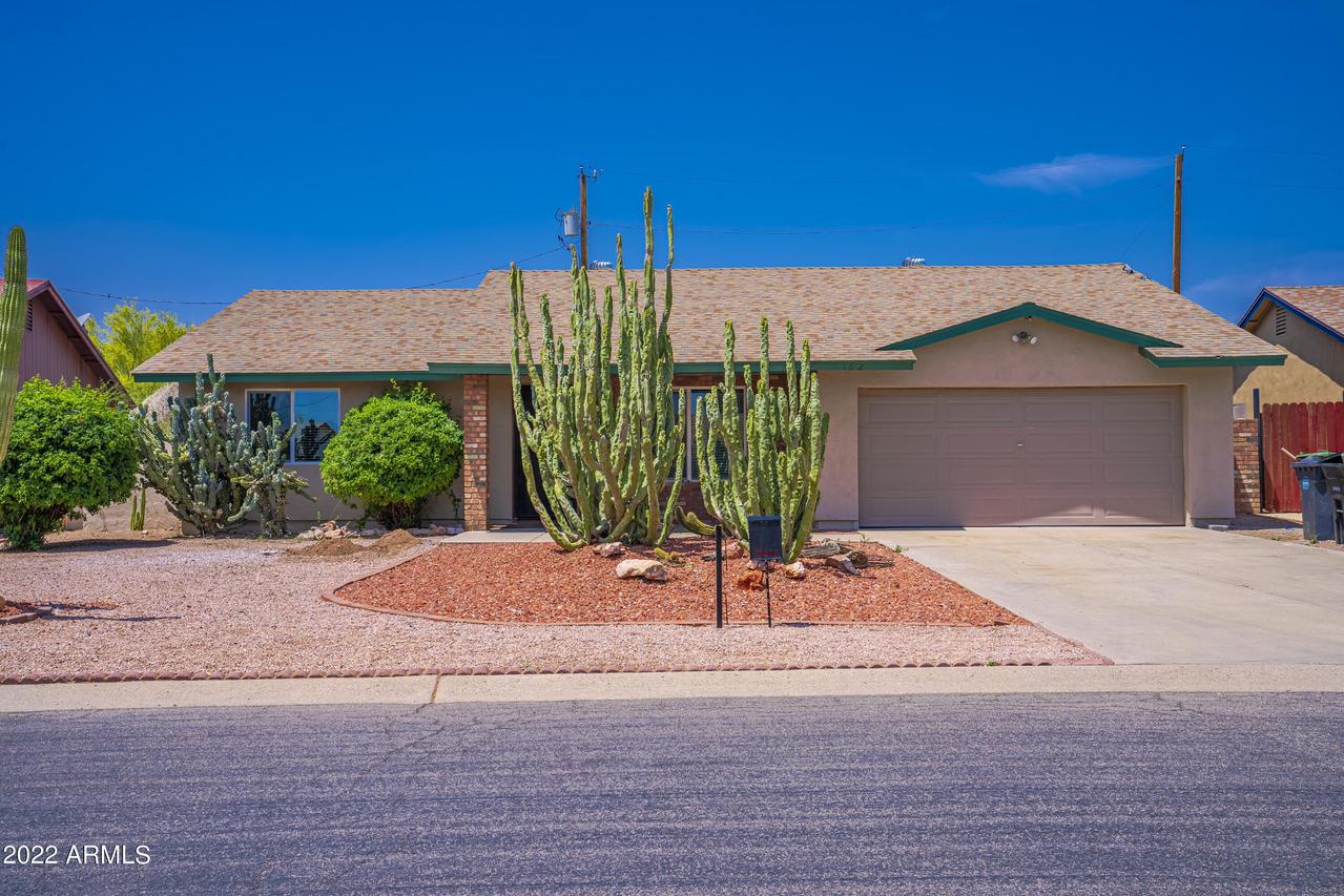 162 Peretz Cir., Morristown, AZ 85342
