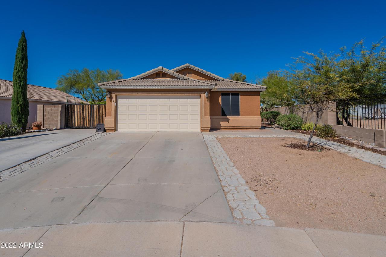 1124 W 3rd Ave., Apache Junction, AZ 85220