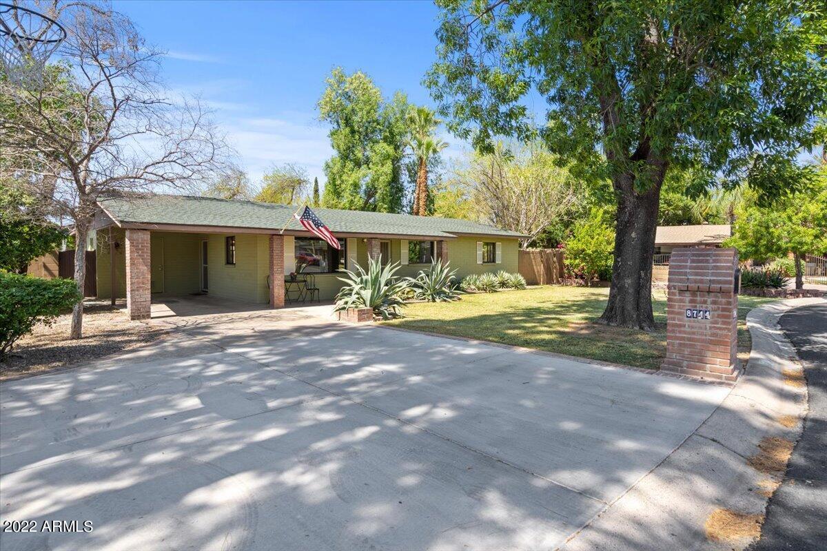 8744 N 6th Dr., Phoenix, AZ 85021