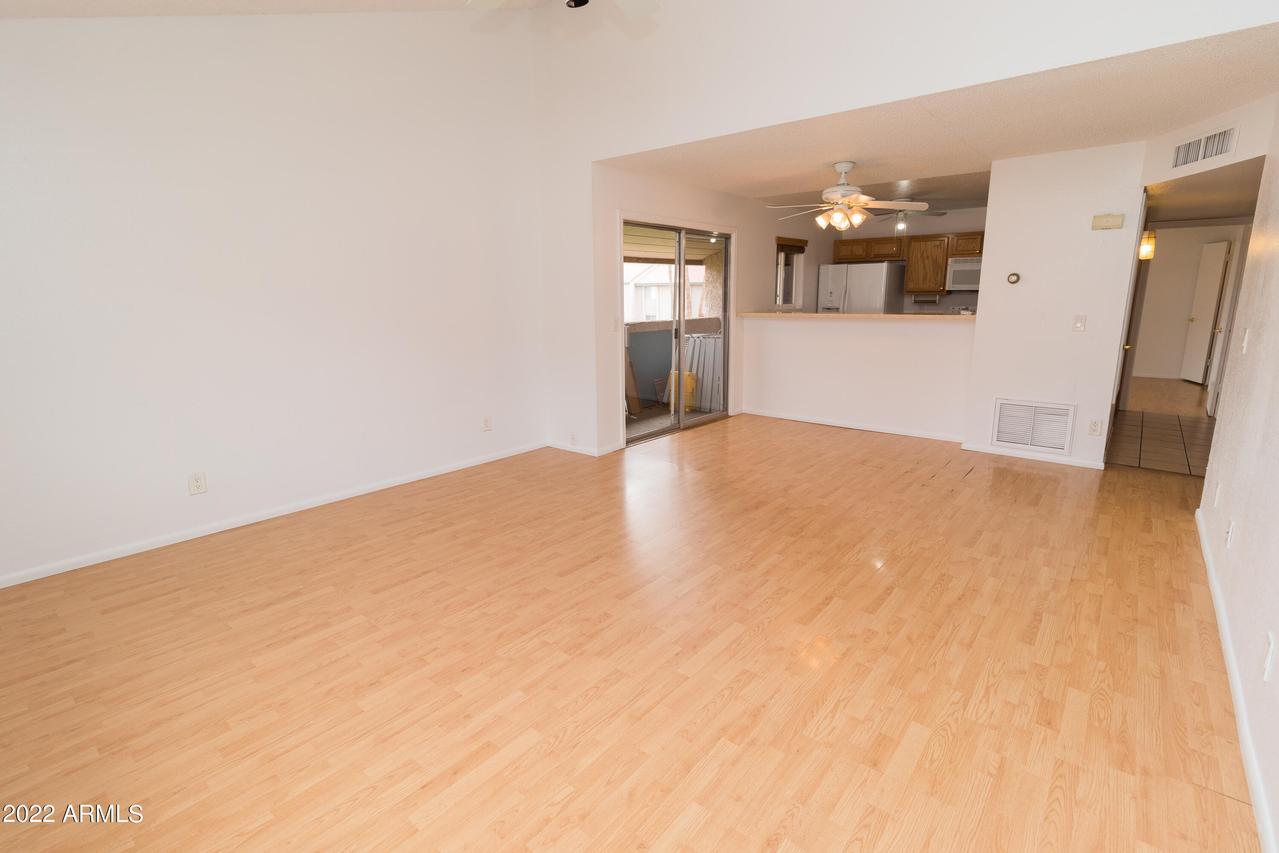 623 W Guadalupe Rd. #276, Mesa, AZ 85210