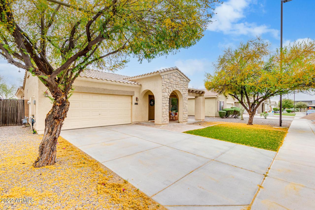 979 E Blue Spruce Ln., Gilbert, AZ 85298