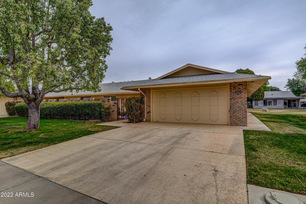 19045 N Signal Butte Cir., Sun City, AZ 85373