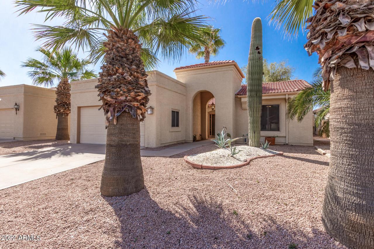 10715 E Navajo Pl., Sun Lakes, AZ 85248