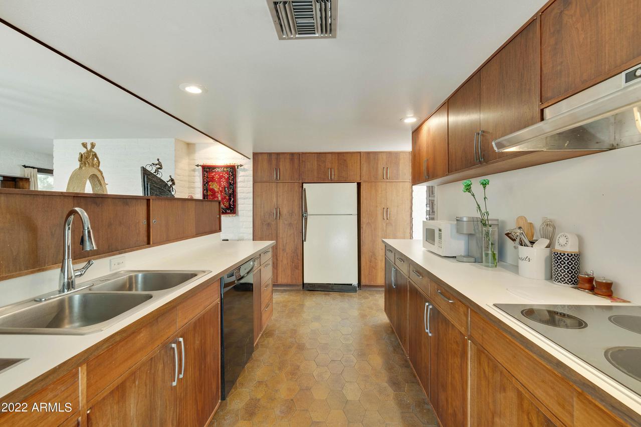 2614 S Sierra Vista Cir., Tempe, AZ 85282