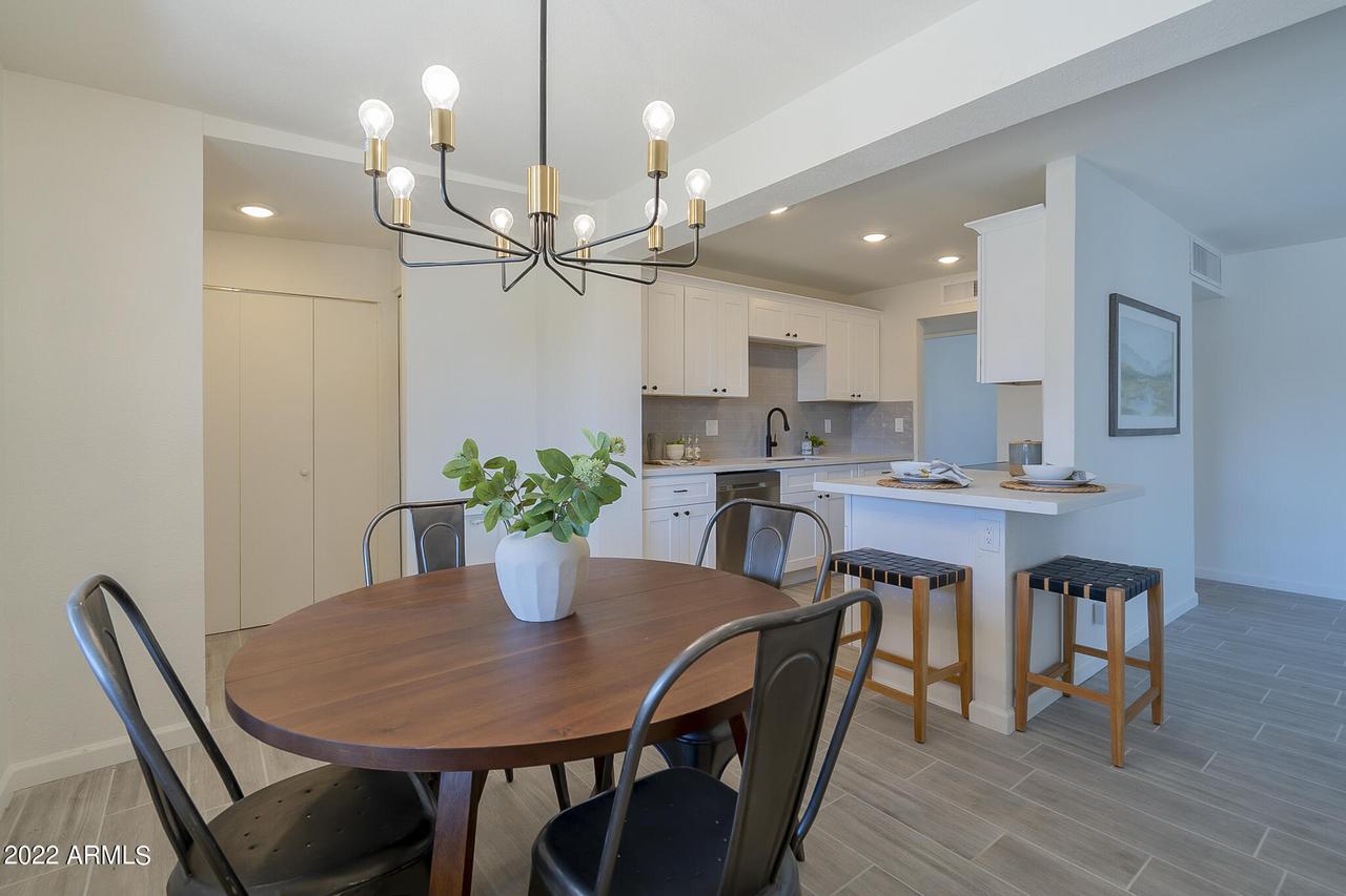 2415 W Freeway Ln., Phoenix, AZ 85021