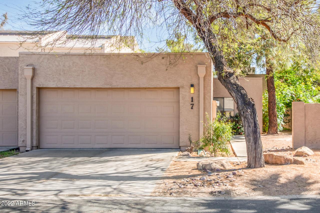 17 E Redondo Dr., Tempe, AZ 85282