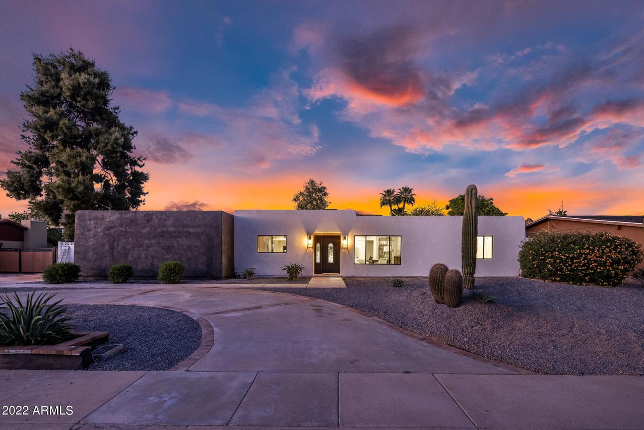 530 E Canterbury Ln., Phoenix, AZ 85022
