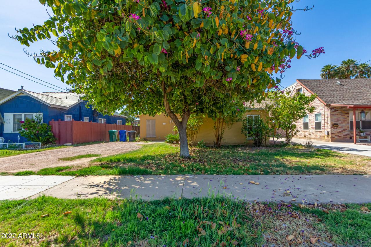 33 E 2nd Ave., Mesa, AZ 85210