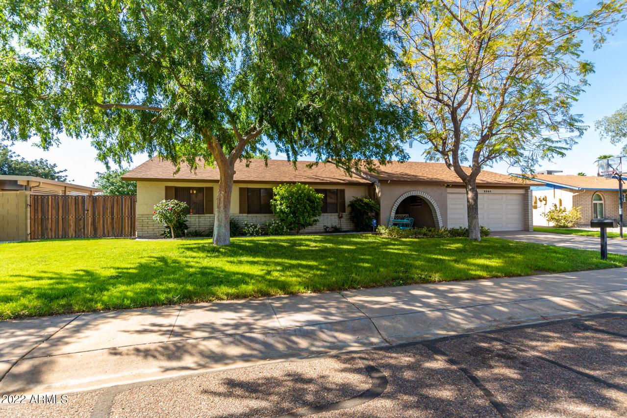 2201 W Kerry Ln., Phoenix, AZ 85027
