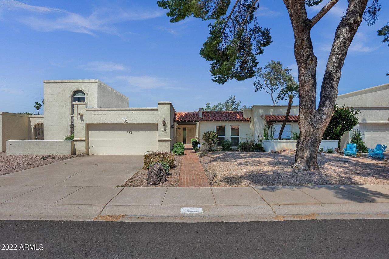 910 E Laguna Dr., Tempe, AZ 85282