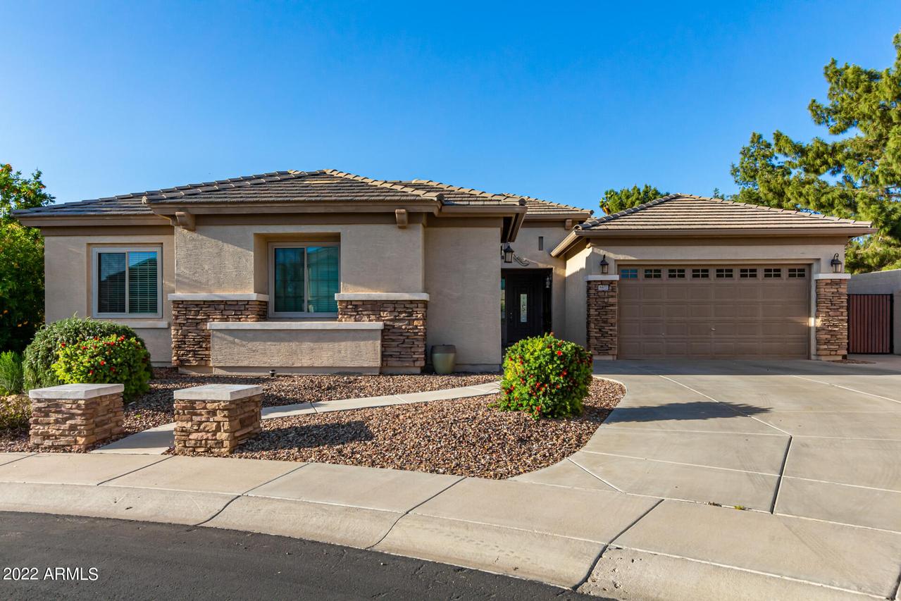 8402 W Northview Ave., Glendale, AZ 85305