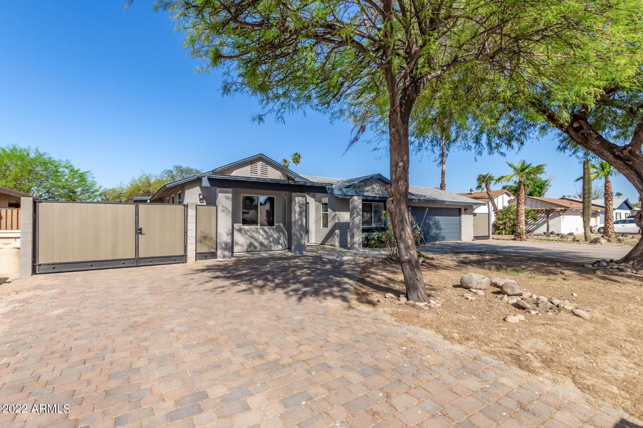 8346 N 55th Ave., Glendale, AZ 85302