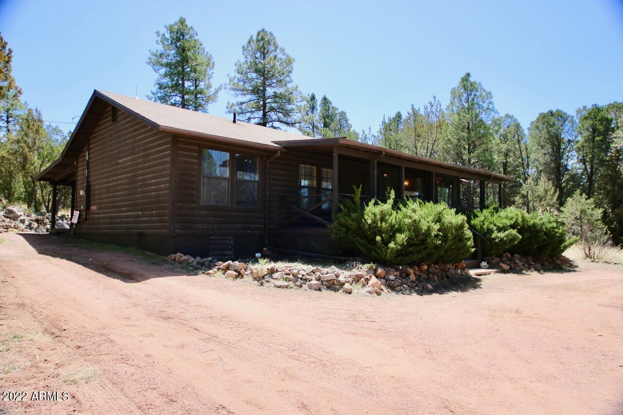 3361 Navajo Dr., Overgaard, AZ 85933