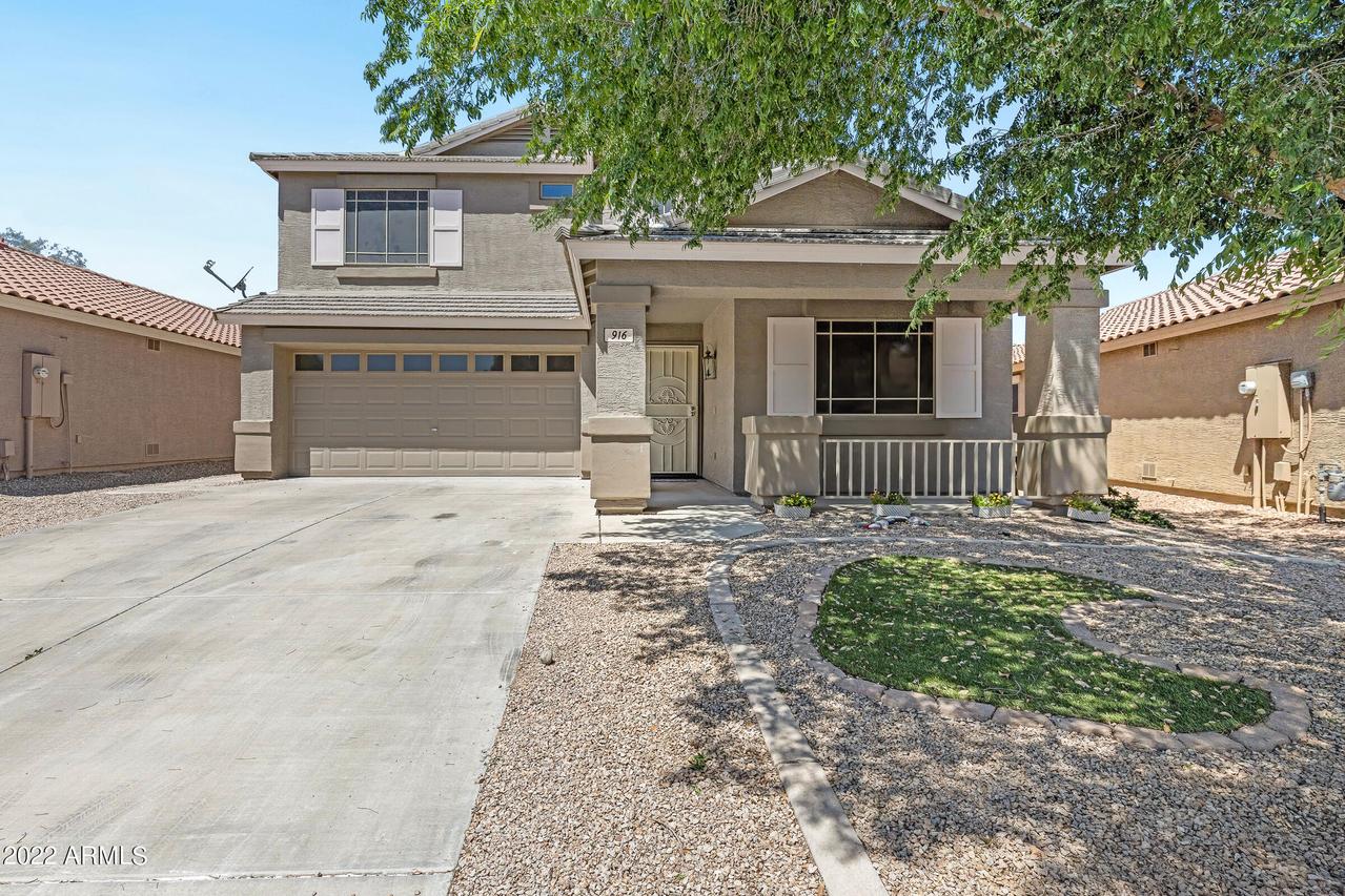 916 E Palomino Way, San Tan Valley, AZ 85143