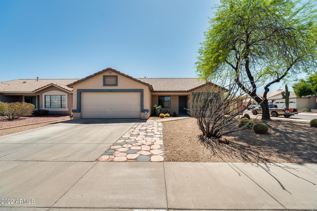 3823 W Saguaro Park Ln., Glendale, AZ 85310