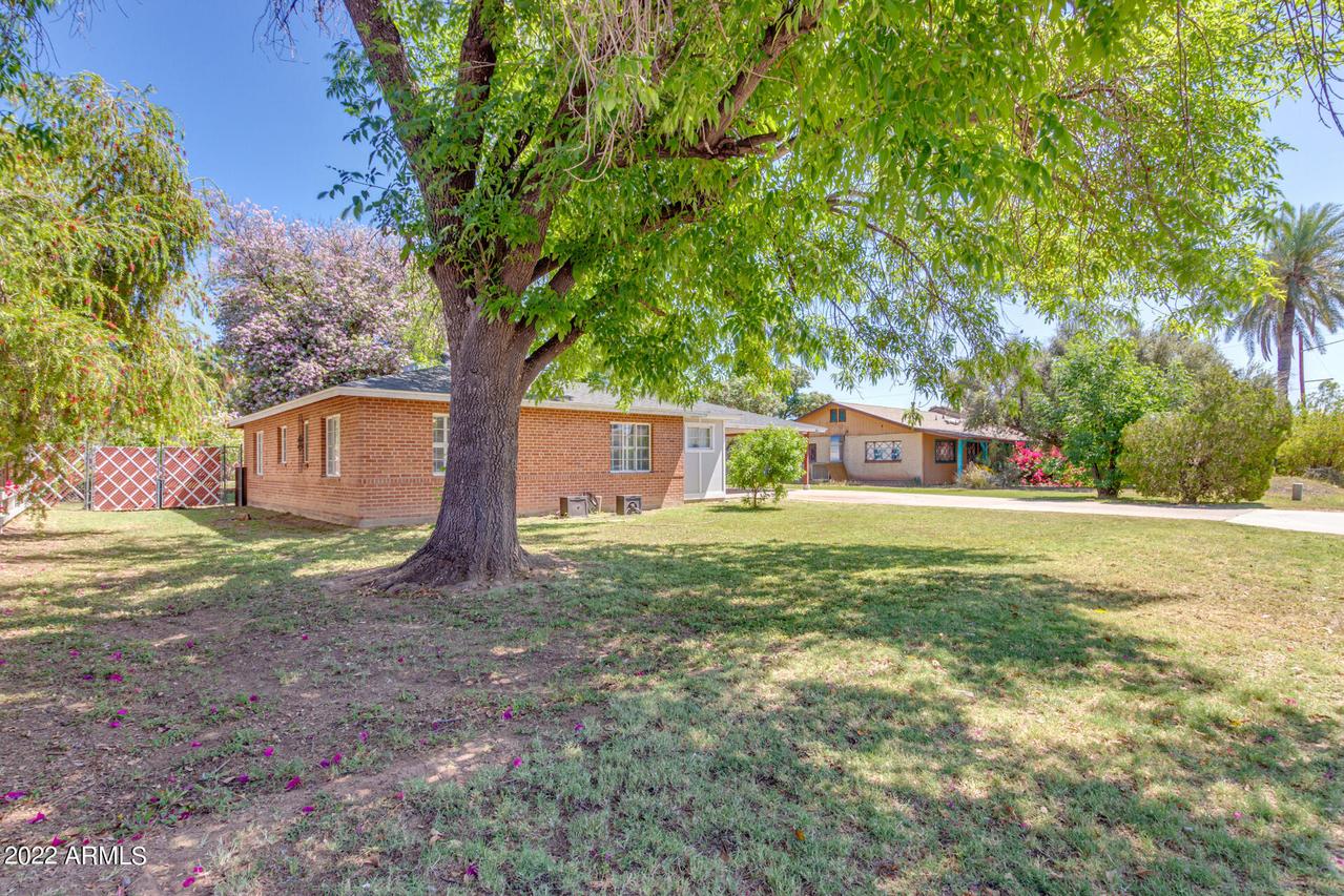 1809 N 38th Pl., Phoenix, AZ 85008