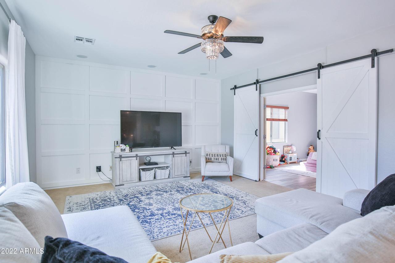 1241 W Desert Hollow Dr., San Tan Valley, AZ 85143