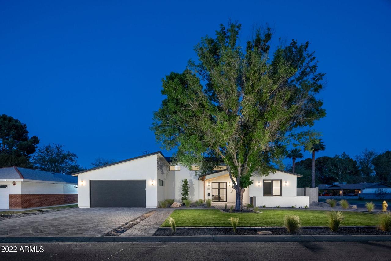 6301 N 16th Dr., Phoenix, AZ 85015
