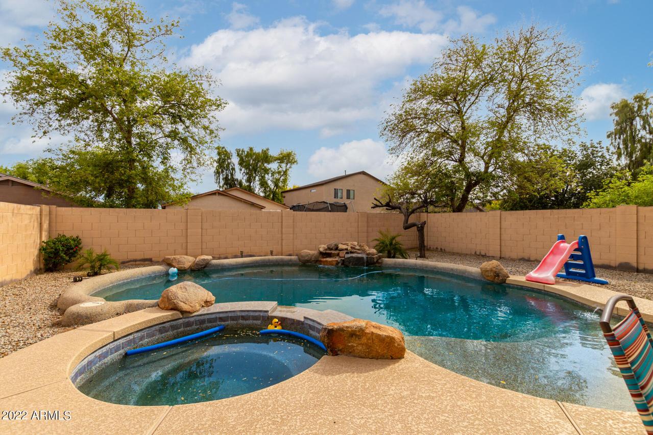 1933 E Silversmith Tr., San Tan Valley, AZ 85143