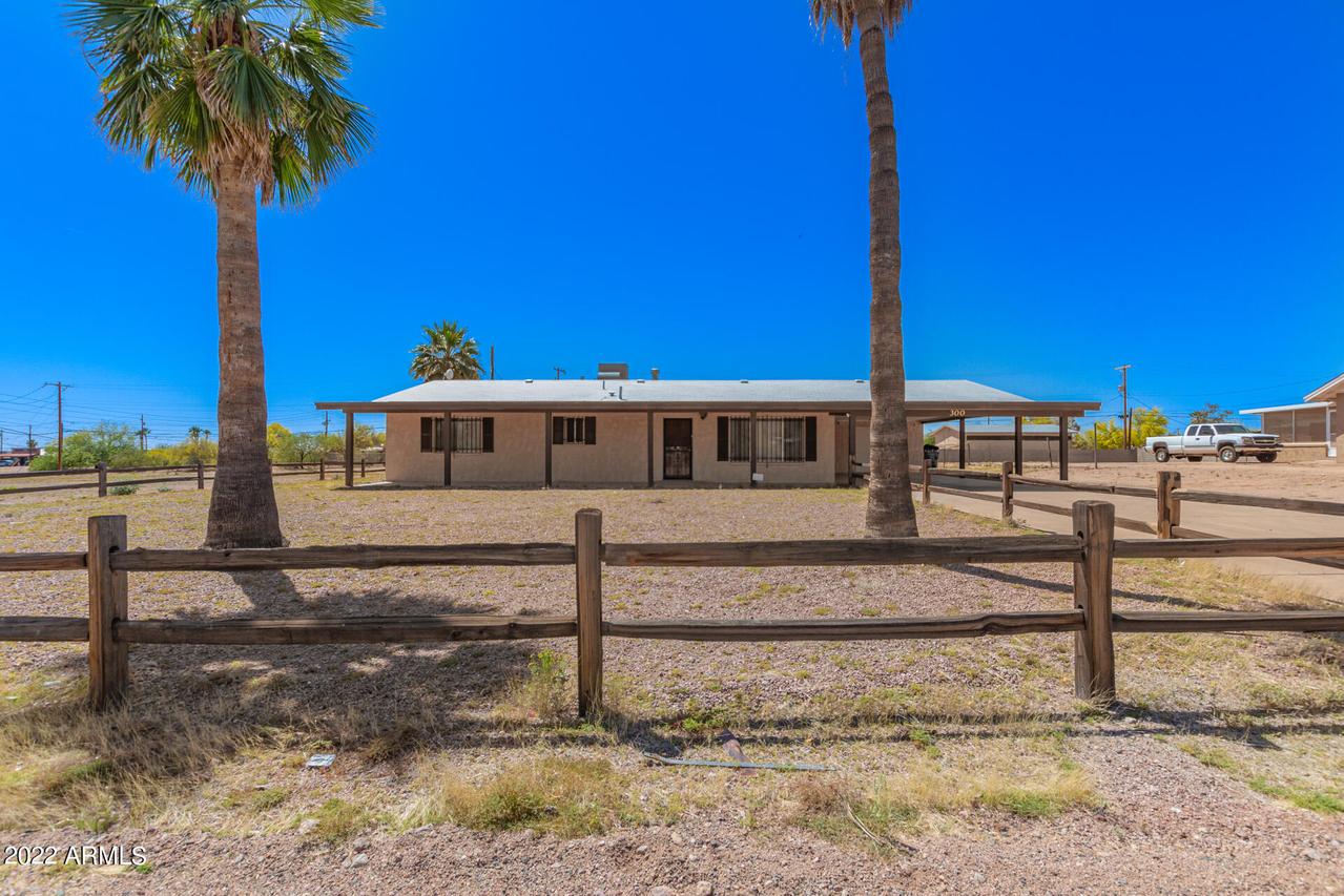300 N Rennick Dr., Apache Junction, AZ 85120
