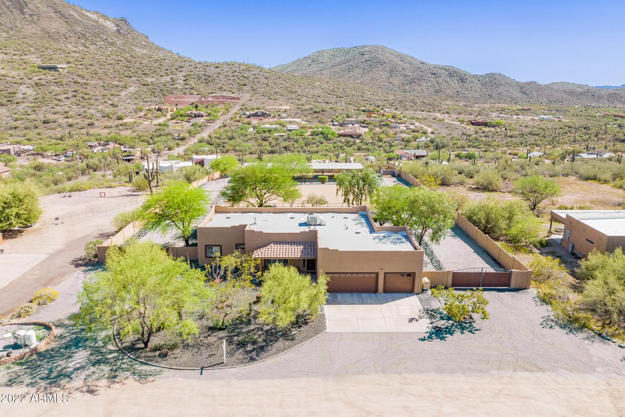 43112 N 20th St., New River, AZ 85087