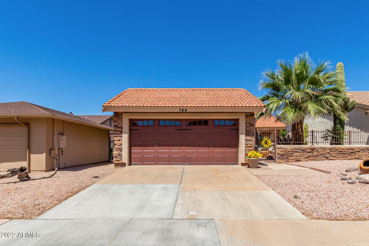 744 Leisure World, Mesa, AZ 85206