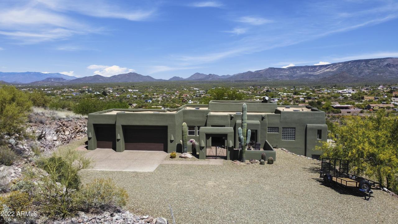 43908 N 10th St., New River, AZ 85087
