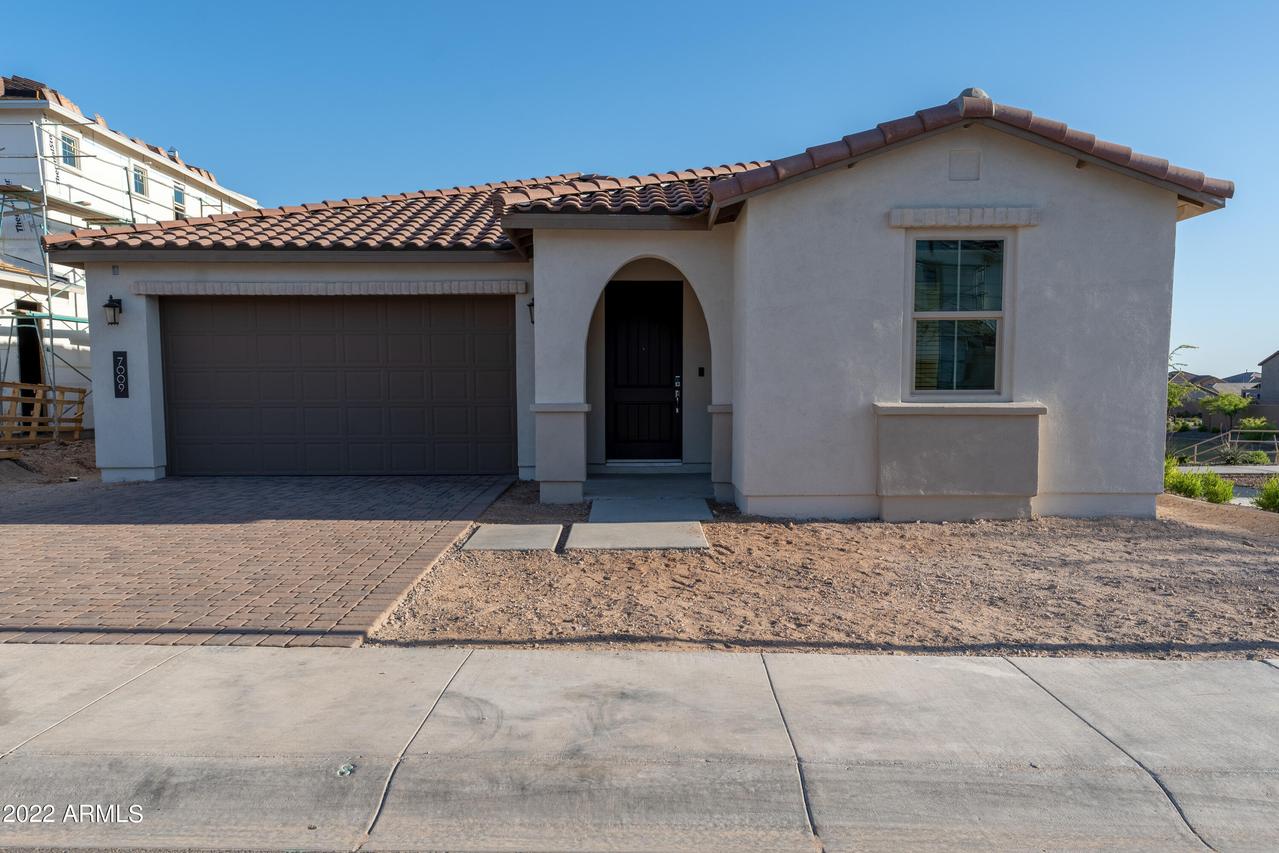 7009 W Maya Way, Peoria, AZ 85383